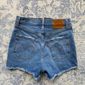 Levi’s ribcage shorts 26